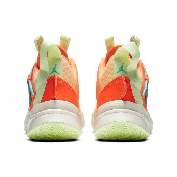tenis jordan laranja